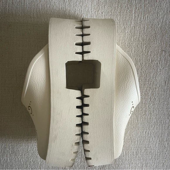 Gucci Perforated Rubber Clogs Platform Mule Cream Perforated G - Picture 7 of 7